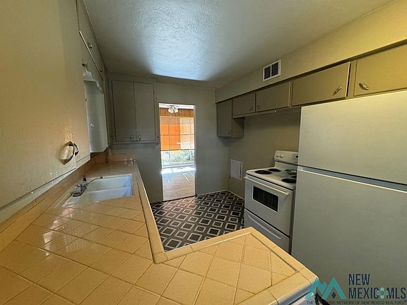 5th image of 1402 W Howard St