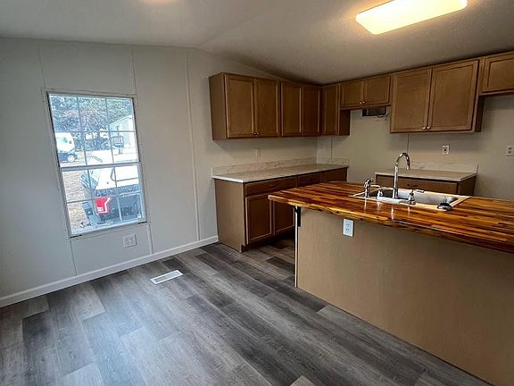 5th image of 312 Hammond St