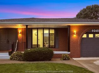 9248 Esplanade Dr, Windsor, ON N8R 1J1