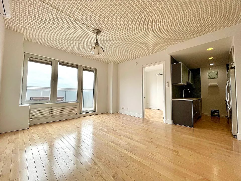 1st image of 1046 Jackson Ave #8D