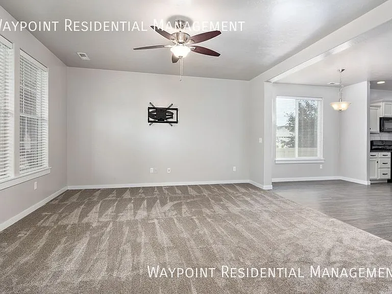 1142 W Parkstone St — Photo 5