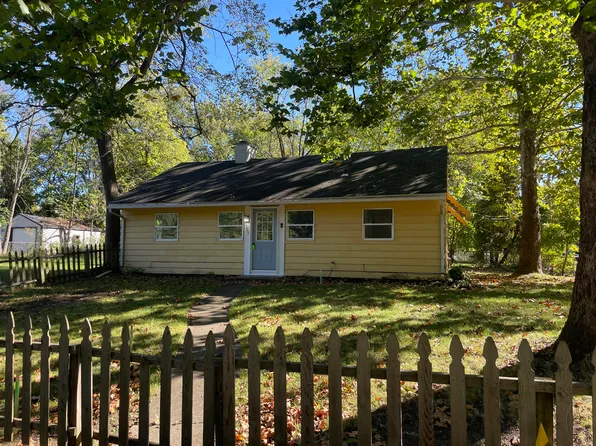 1104 Charlotte Ave, Kalamazoo, MI 49048