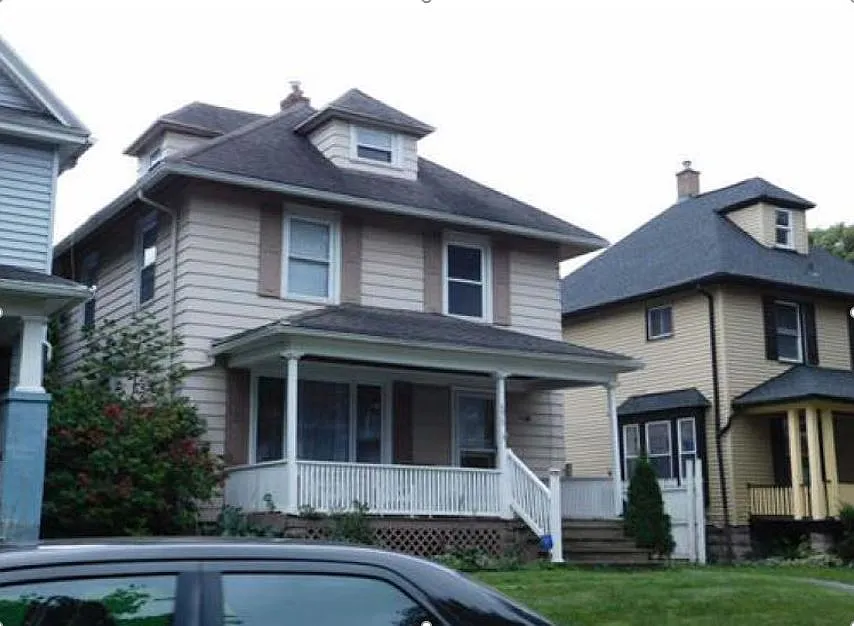 575 Birr St photo 1