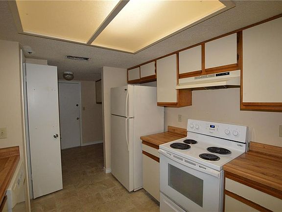 5th image of 2610 Gwendolyn Ln APT A