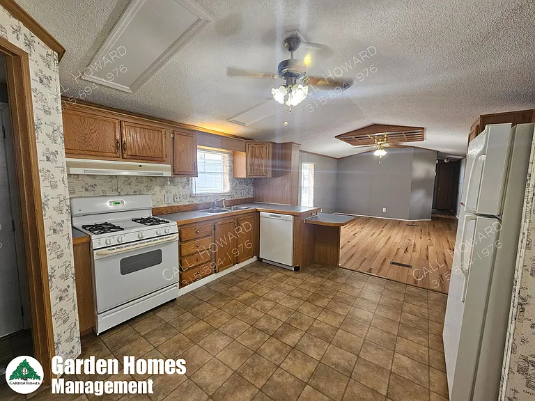 442 Tulip Dr — Photo 2