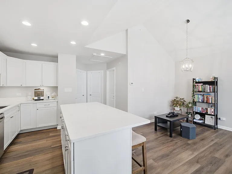 7214 Farmstead Ln — Photo 12