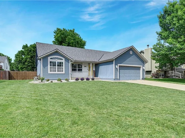 804 Spruce Dr, Greenwood, MO 64034
