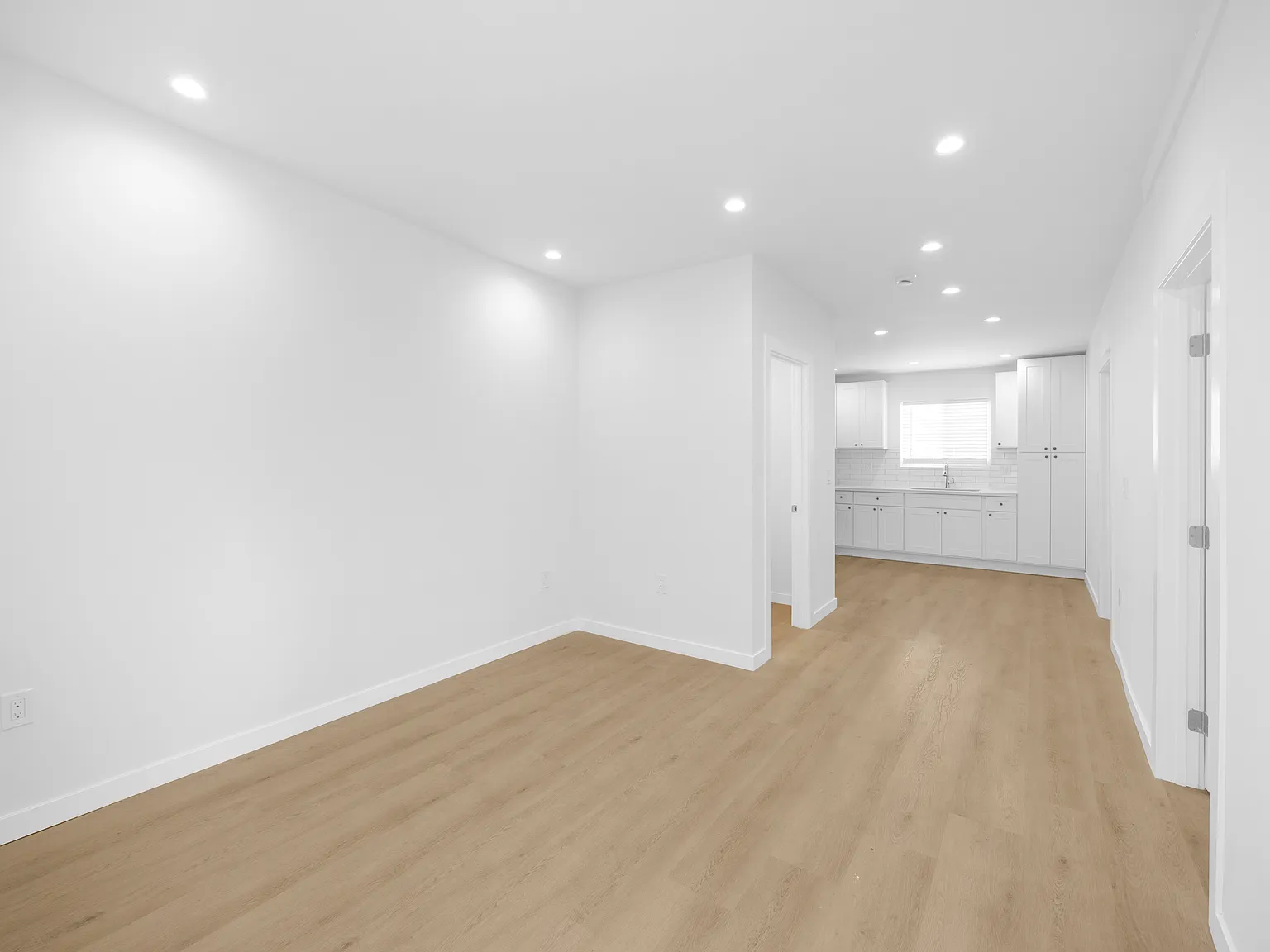 2210 Pine Ave — Photo 3