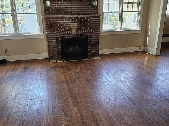 3rd image of 713 SW Clay St