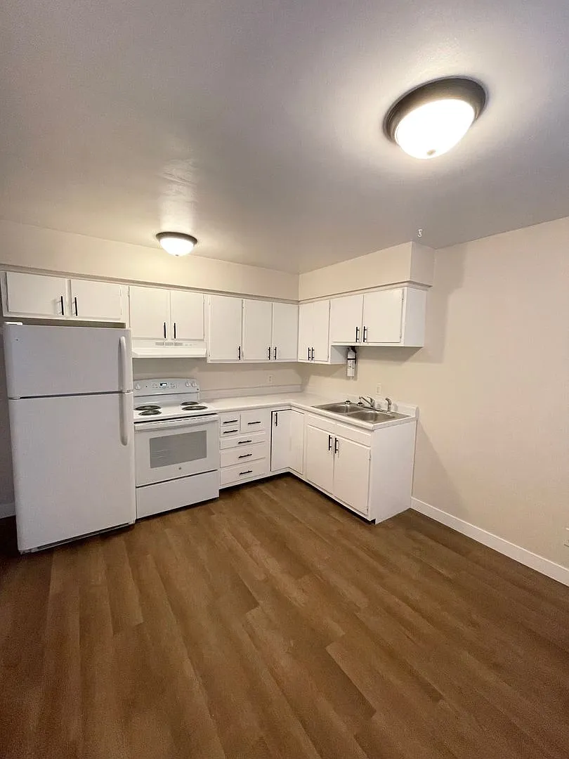 2 bed, 1.0 bath, 1020 sqft, $1,180 — Photo 2