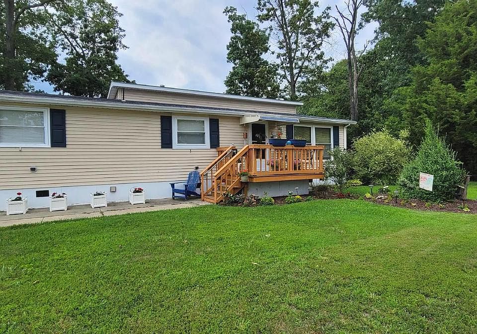 1st image of 130 Country Ln