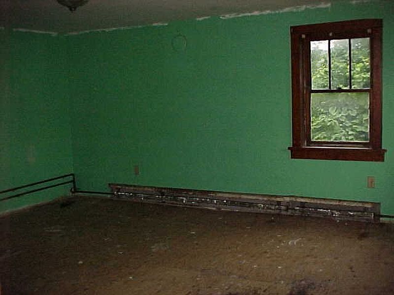3rd image of 974 RIVER Road