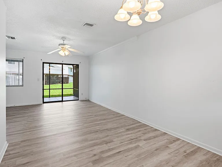 2305 Seaside Dr — Photo 5