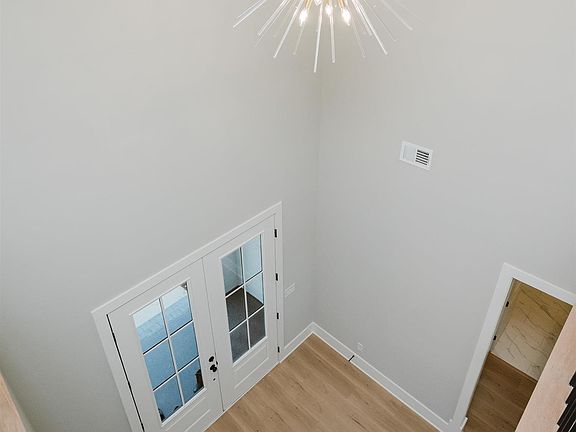 3rd image of 2068 Butler St
