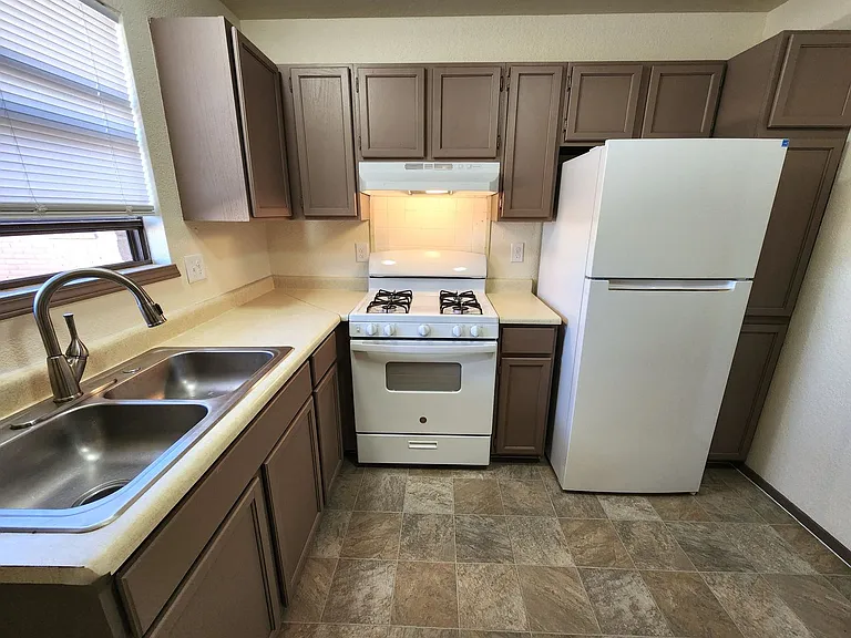2509-2511 Pecan Dr — Photo 8