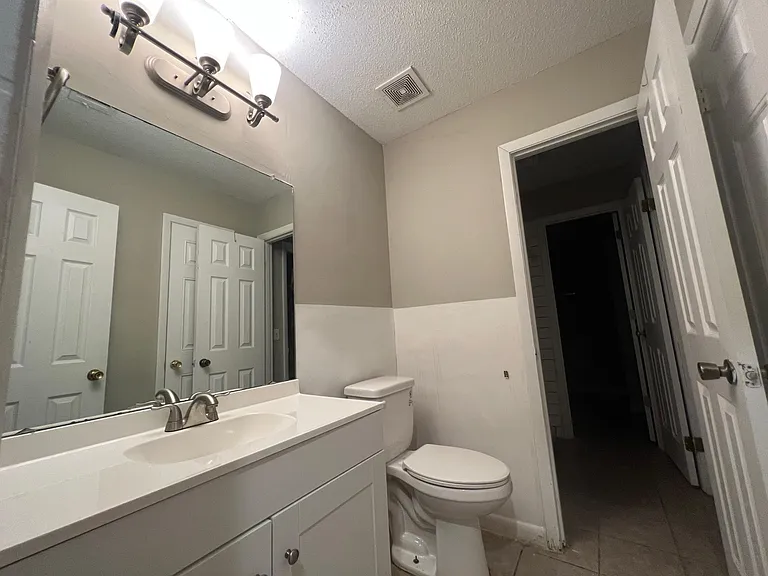 812 Robin Hood Trl — Photo 21