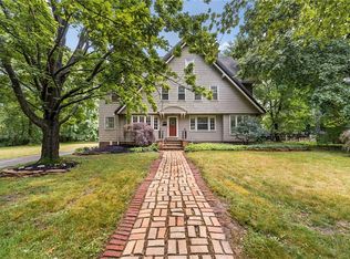 2183 Demington Dr, Cleveland Heights, OH