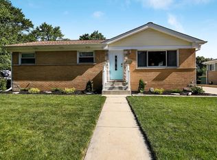 243 Hatlen Ave, Mount Prospect, IL 60056