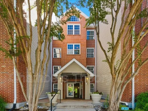 3315 Wyndham Cir APT 1227, Alexandria, VA 22302