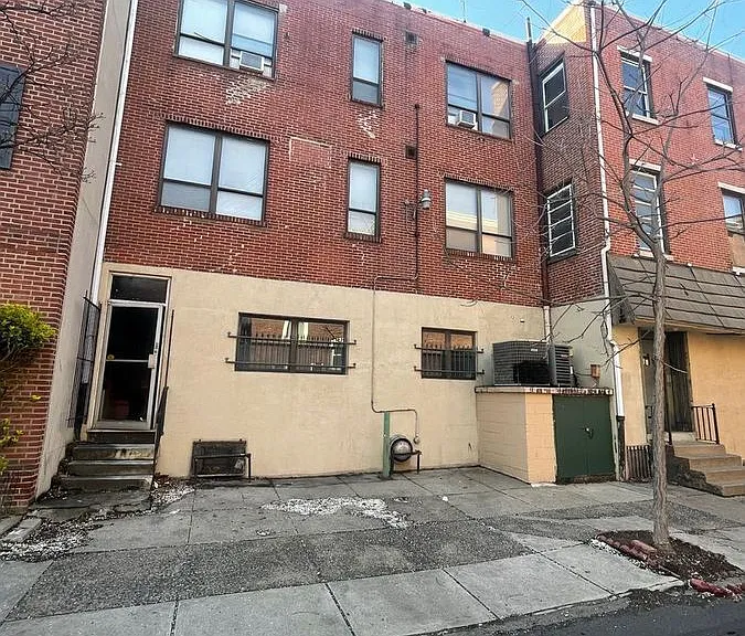 1900 Pine St #2R — Photo 1
