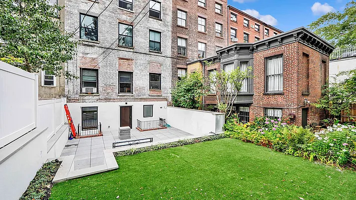 Rented by Douglas Elliman | media 14