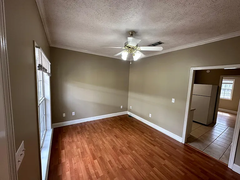 313 E Lampkin St #8 — Photo 5