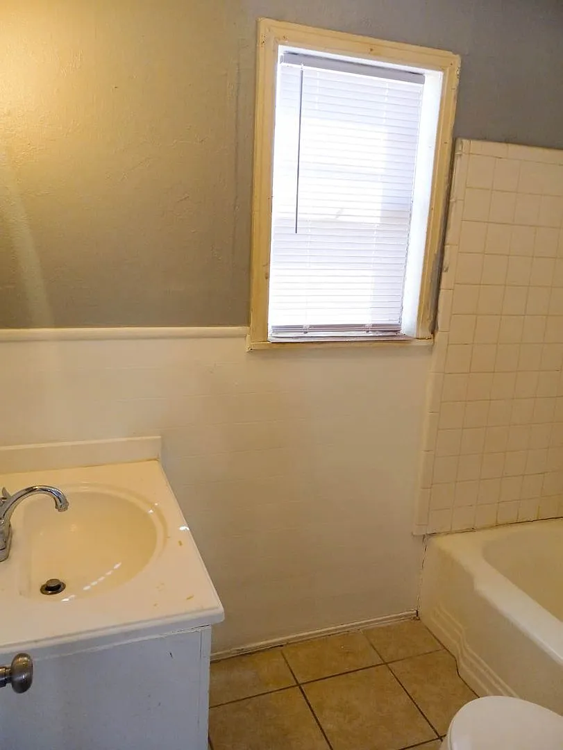 Handyman Special $0 First Month's Rent / "You Fix, You Save Big!! — Photo 4