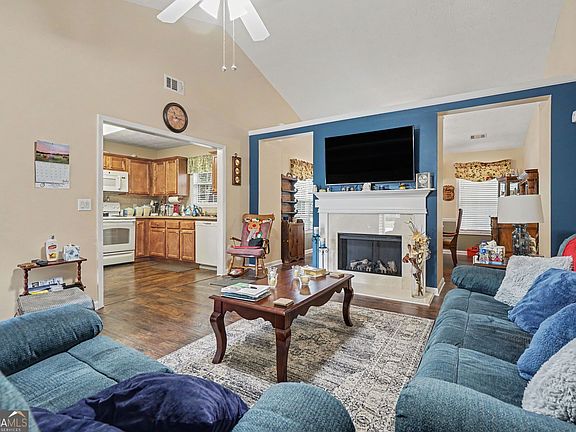 3rd image of 31 Bramble Ct
