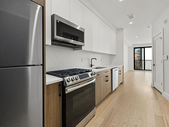 4th image of 10 Brinkerhoff St