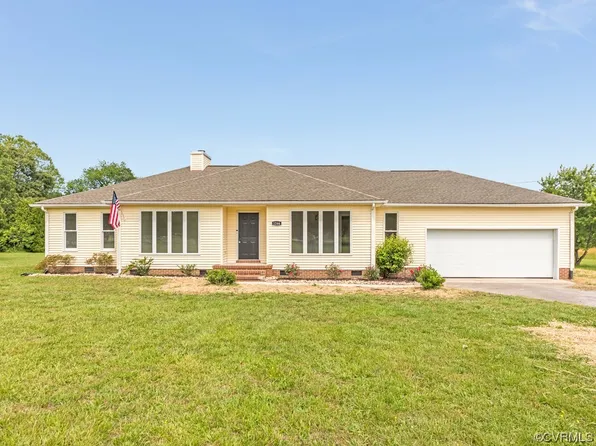 1246 Regent Rd, Topping, VA 23169