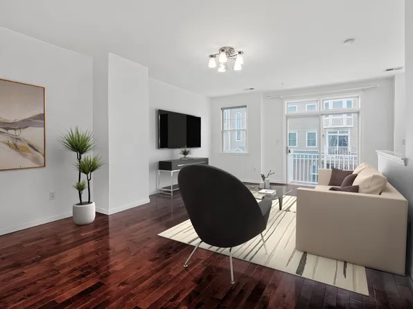 326 Midland Court image 1 of 29