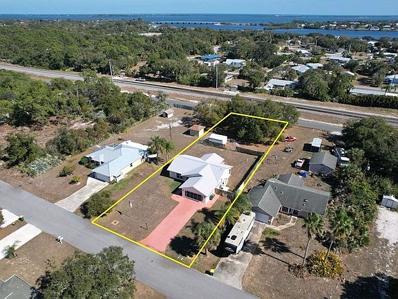 3rd image of 9745 Honeysuckle Dr