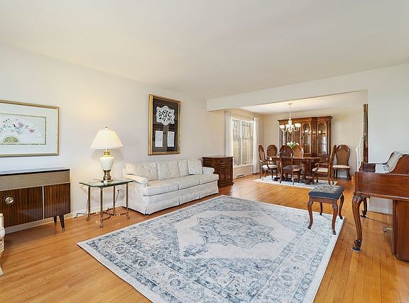 4th image of 807 Brighton Ln