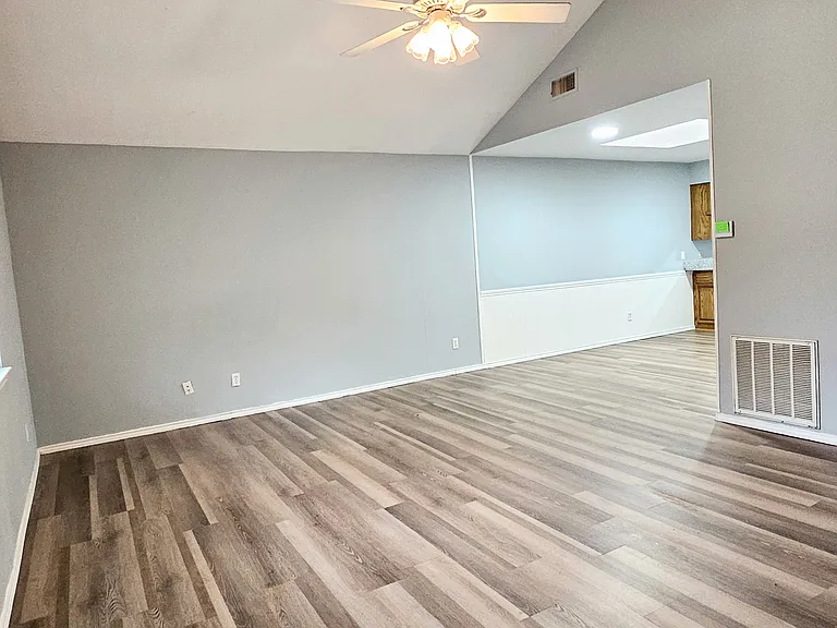1124 Kathy Ln — Photo 12