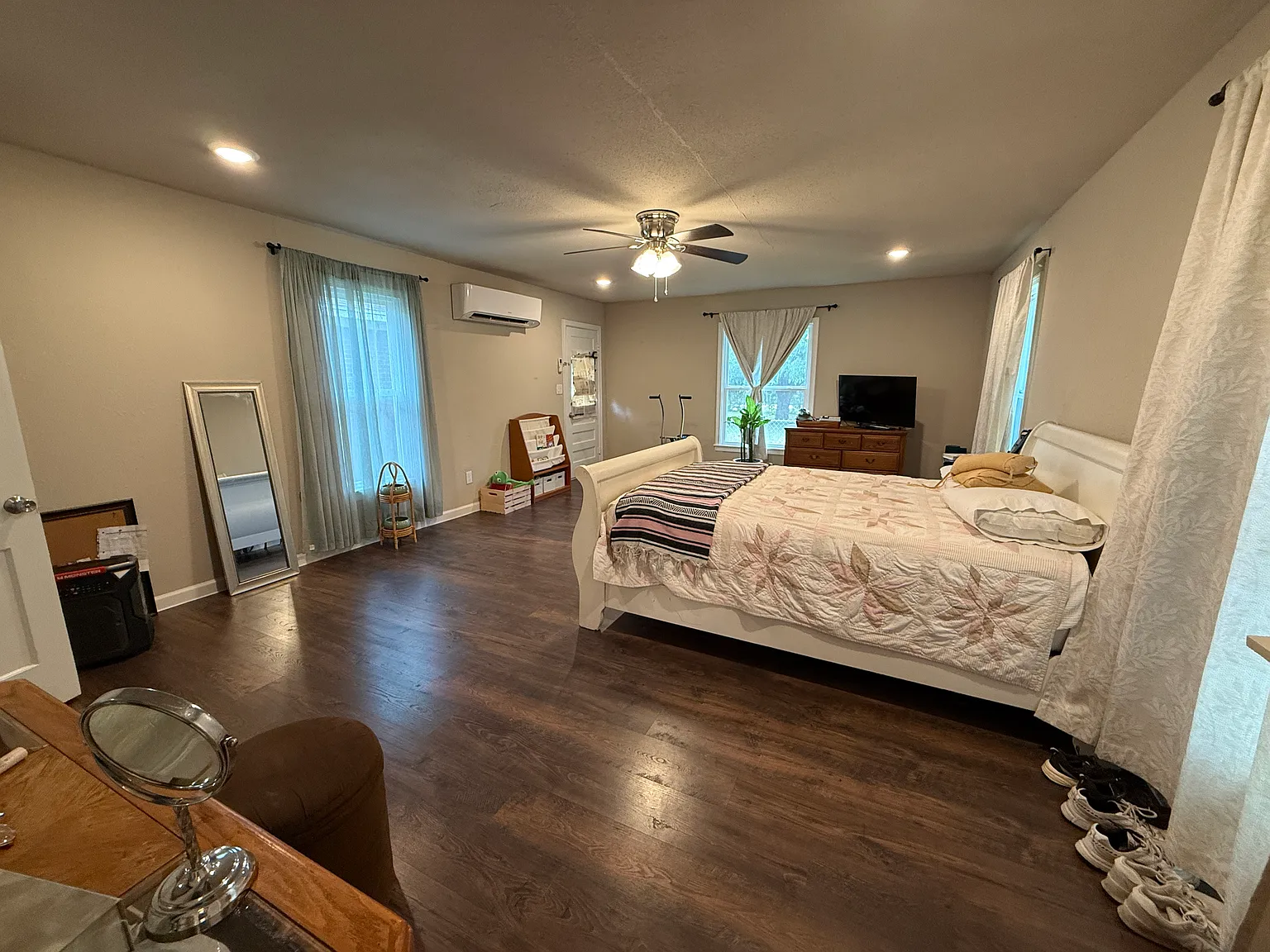 1750 Graham Street — Photo 4