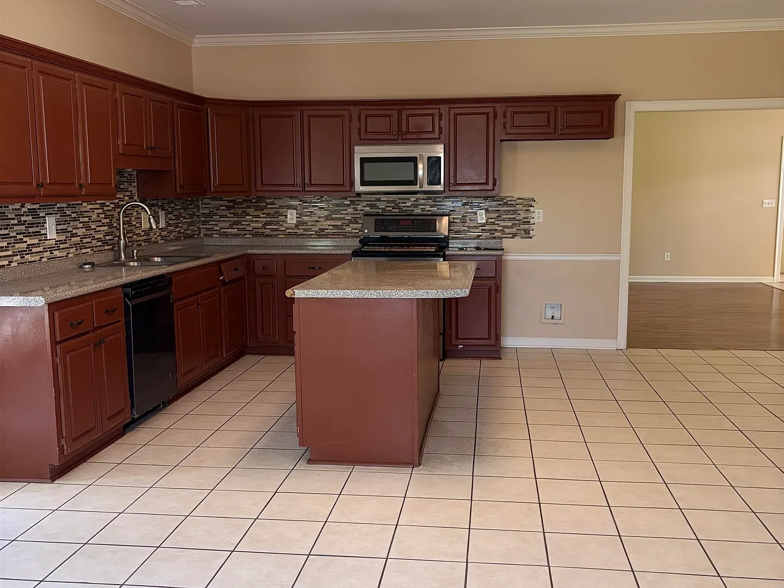 4 bed, 3.5 bath, 3097 sqft, $2,500 — Photo 2
