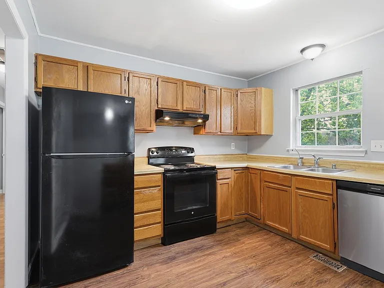 11210 Edgewood Dr — Photo 1
