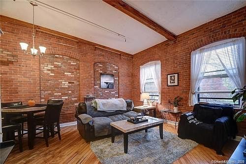 1st image of 222 Williams St E APT 425