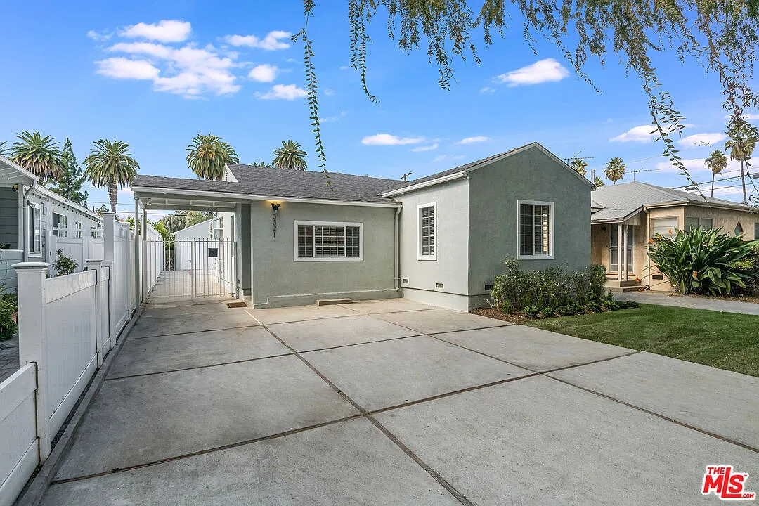 3 bed, 2.0 bath, 1302 sqft, $5,750 — Photo 4