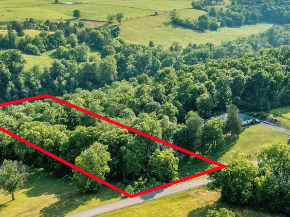 560 Lakeside Dr, Lancaster, KY 40444