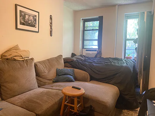 Rented by SIMPLR | media 7