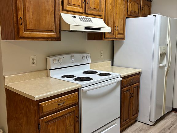 3rd image of 160 Hendrix Dr