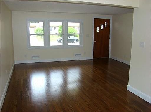 4th image of 22 Ashwood Cir