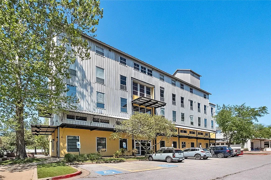 1 bed, 1078 sqft, $1,450 — Photo 1