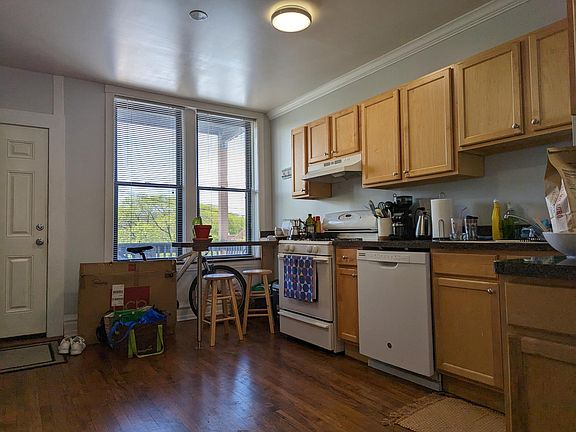 5th image of 4406 N Milwaukee Ave #3
