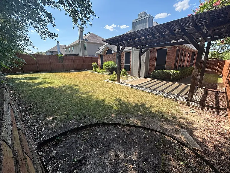 2316 London Dr — Photo 24