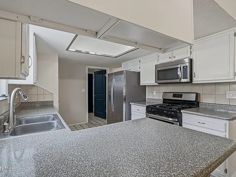 604 La Chapa Ave — Photo 10