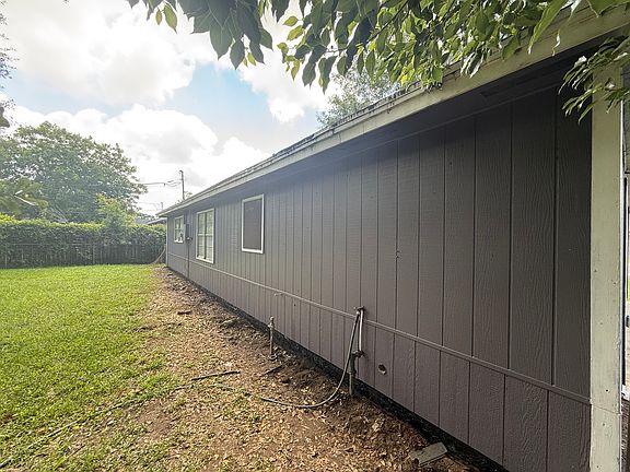 5th image of 3656 Hemlock Ln