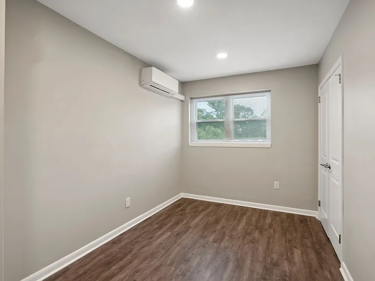 350 Main St — Photo 15