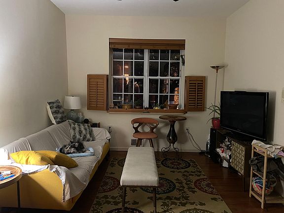 4th image of 803 Dickinson St #1F